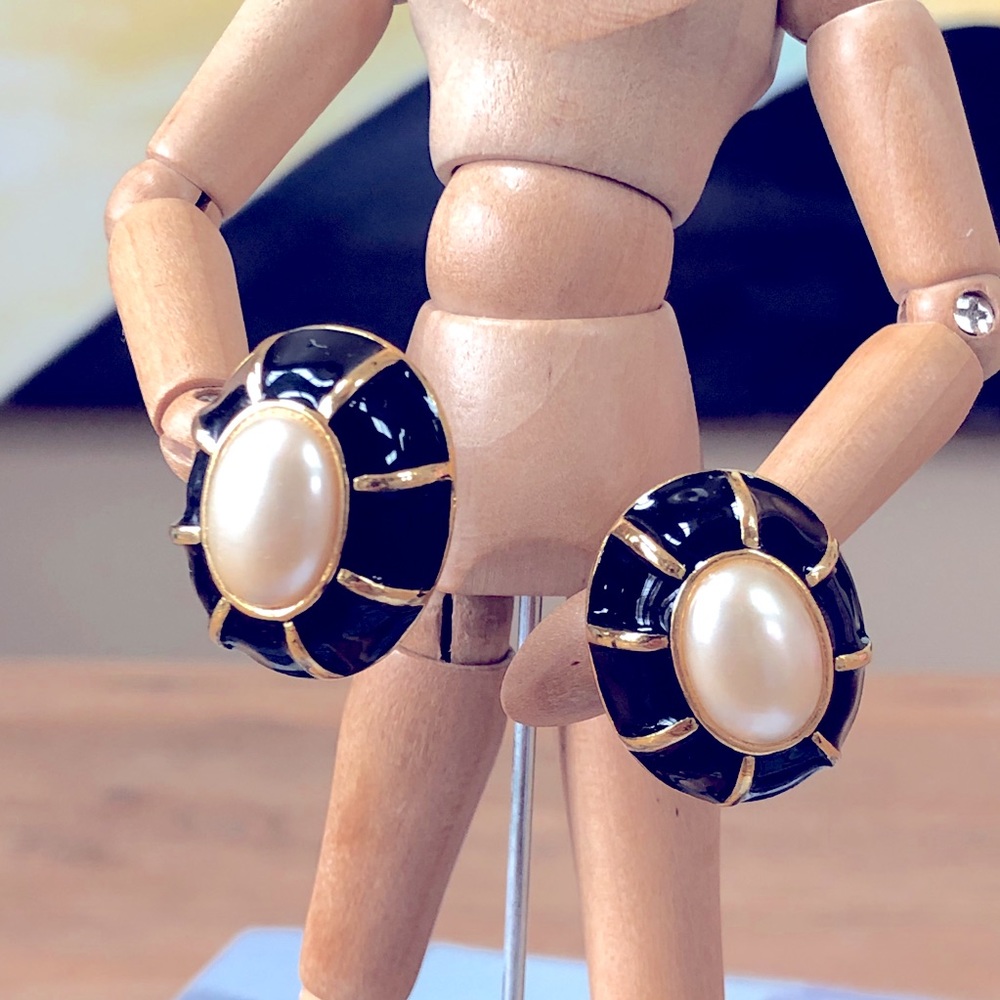 Vintage Faux Pearl Gold Tone Oval Clip Earrings